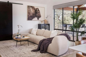 Bluegum Hideaway - luxury accom, air-con throughout, 2 kitchen & living areas